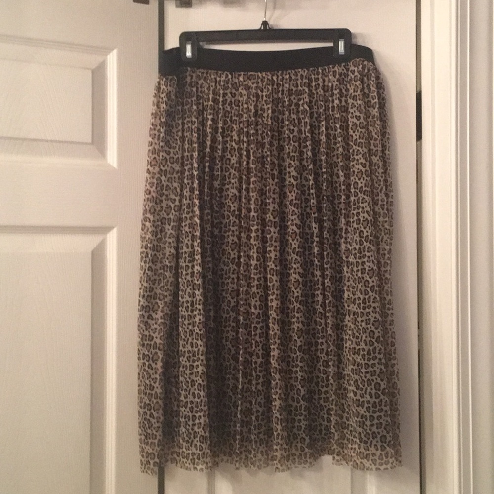 NWOT.   Leopard print skirt